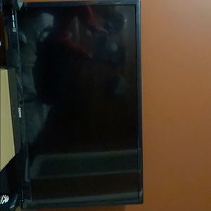 32 inch Tv with wall mount